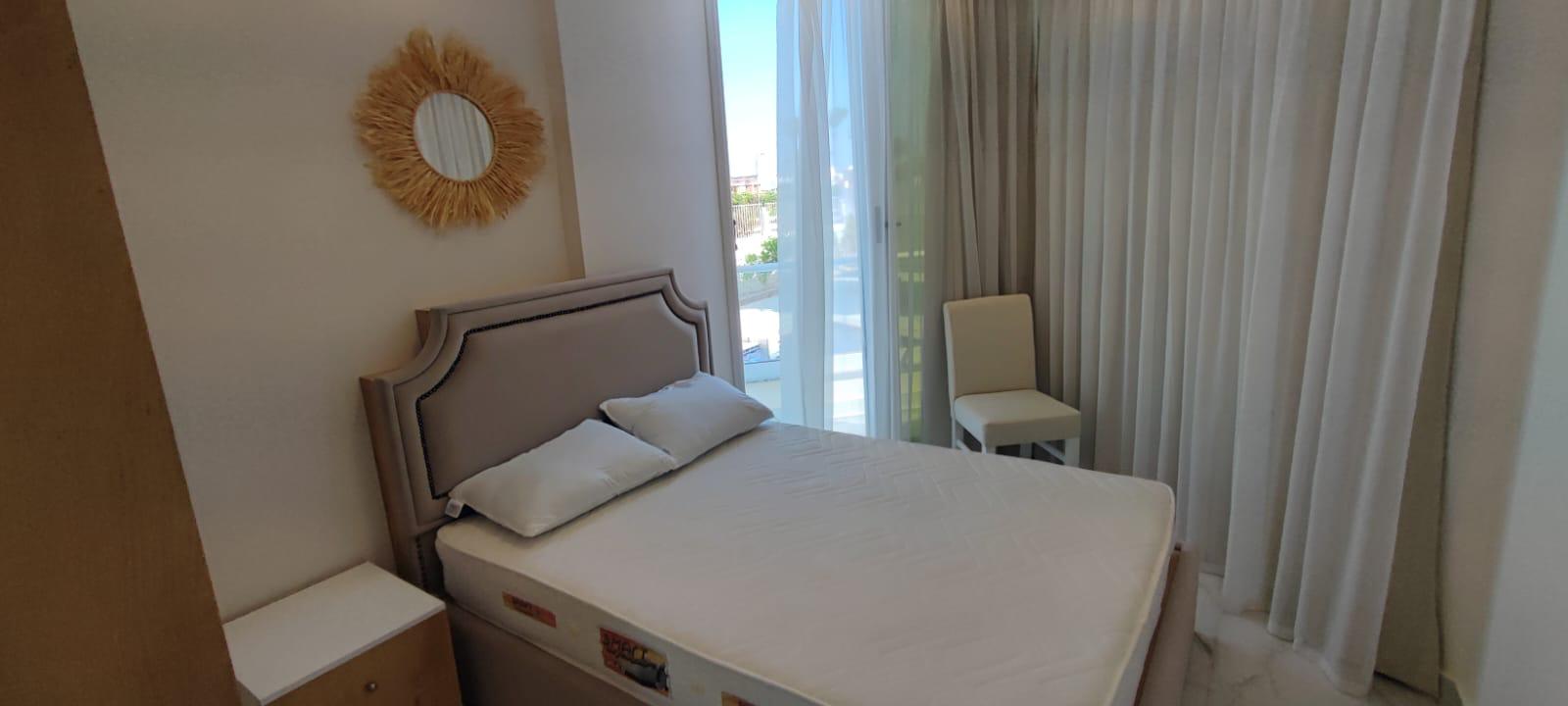 Camera da letto con armadio a specchio